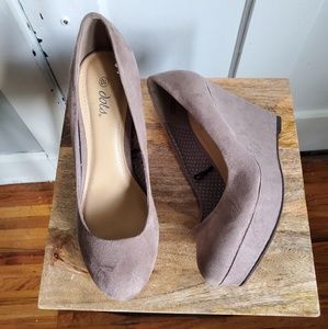 New never worn, Wedge heel dress shoes